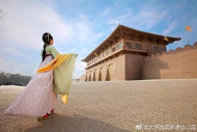 西安大明宫景区和汉服更配?身穿传统服装逛一逛