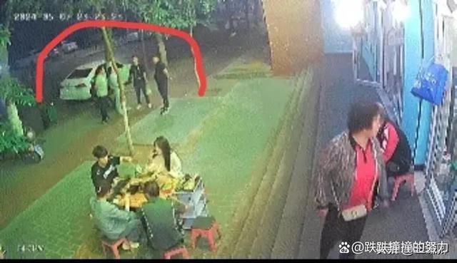 宝鸡一男子串串店门口被刺身亡 监控曝光,嫌疑人已落网