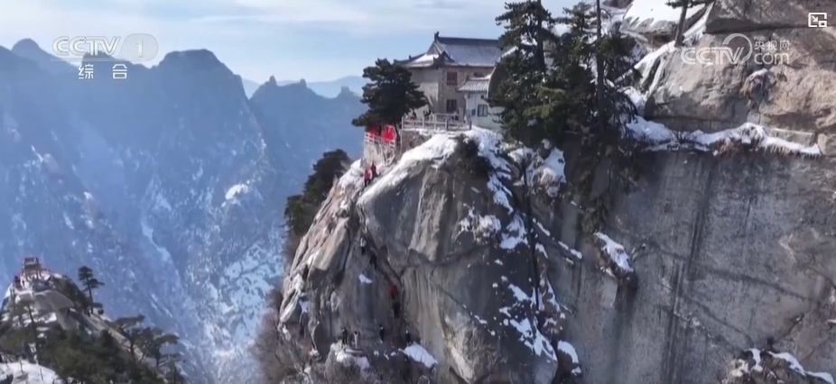 华山之巅扫雪人