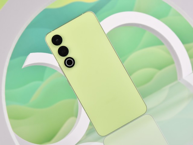 魅族21全面评测 超窄边框挑战行业“最美直屏”