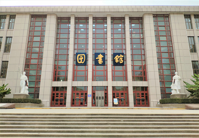 "西安交通大学是我到西安逛的第一个景点。它有个有趣的花名,“不挂女神”_西安交通大学(兴庆校区)"的评论图片