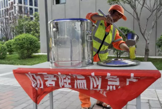 西安大部已超40度! 记者实测:钟楼地表温度破60度