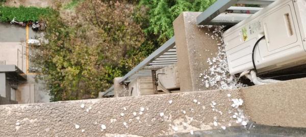雷雨+冰雹，北京双预警中！下班回家注意安全