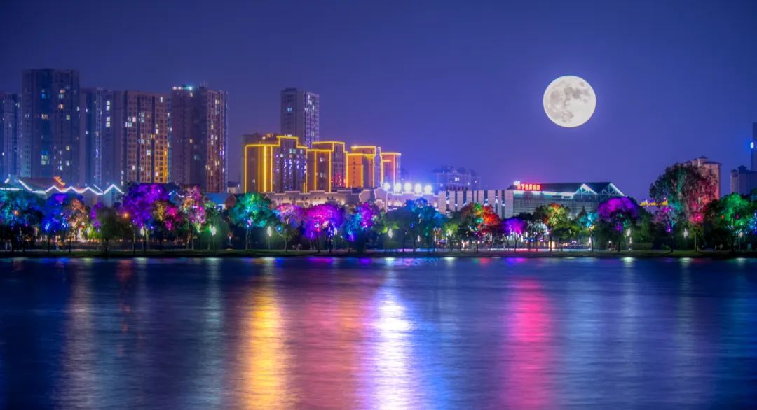 铜陵:十五月升天井湖 流光溢彩庆佳节