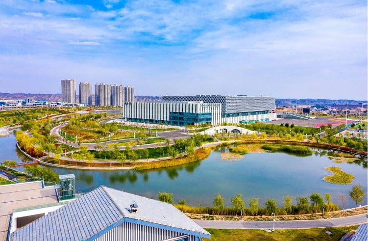 【沿着黄河遇见海】兰州新区:来着大西北的“10后”_fororder_11