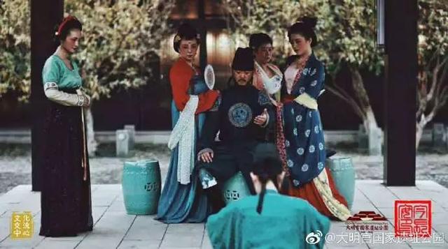 西安大明宫景区和汉服更配?身穿传统服装逛一逛