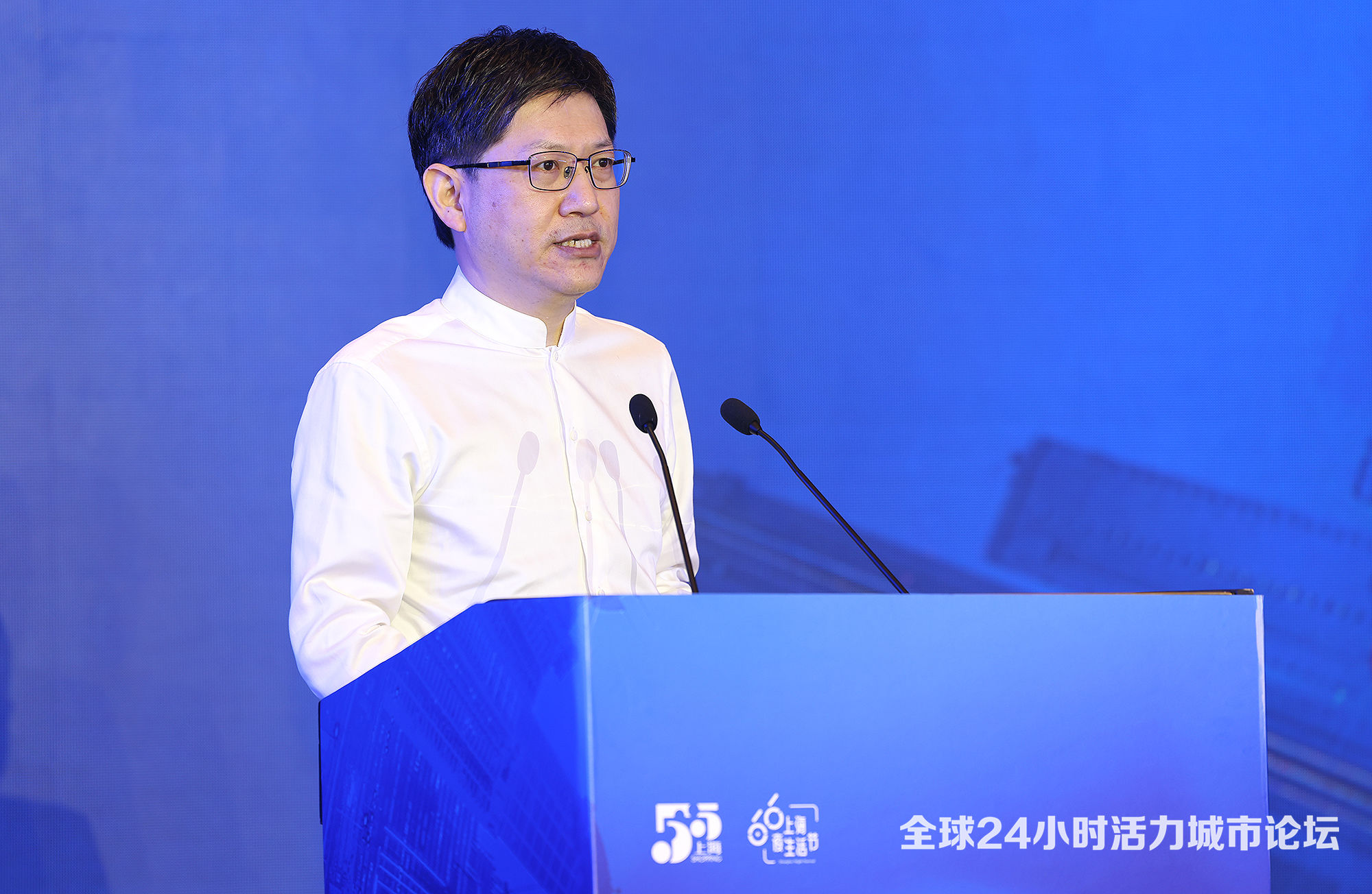 图:第一财经总编辑杨宇东解读“中国城市夜经济指数”