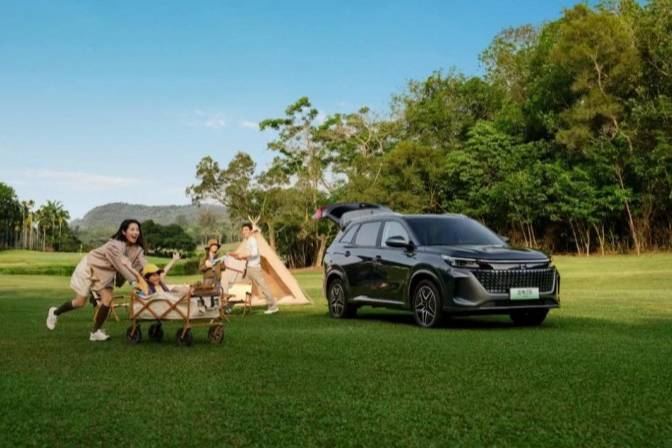 中型大七座插混SUV蓝电E5荣耀版仅需9.98万!