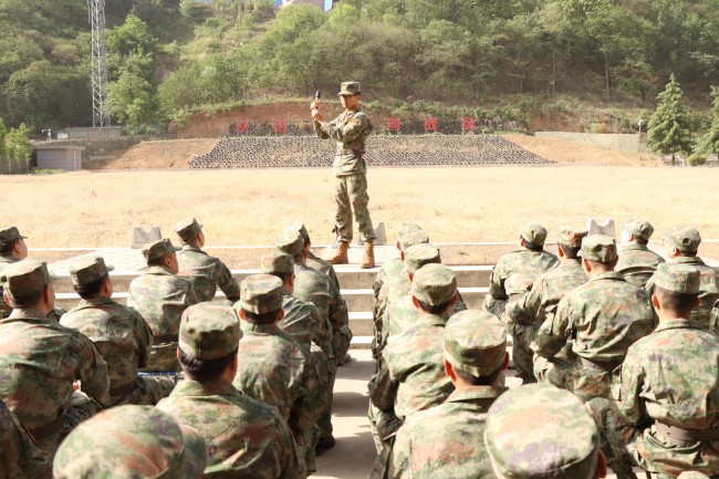 陕西省宝鸡市陈仓区人武部从严从难组织民兵训练