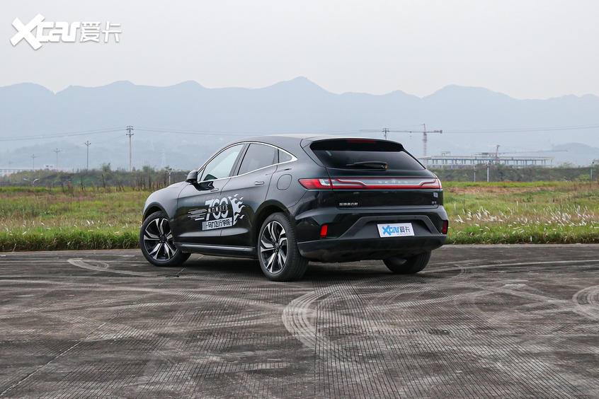 试驾赛力斯SF5|大灯造型很亮眼