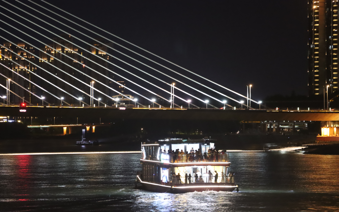 “閩江游”是福州的一張“旅游名片”，閩江夜游航線獨具閩都文化特色。實習生 陳瑞林攝