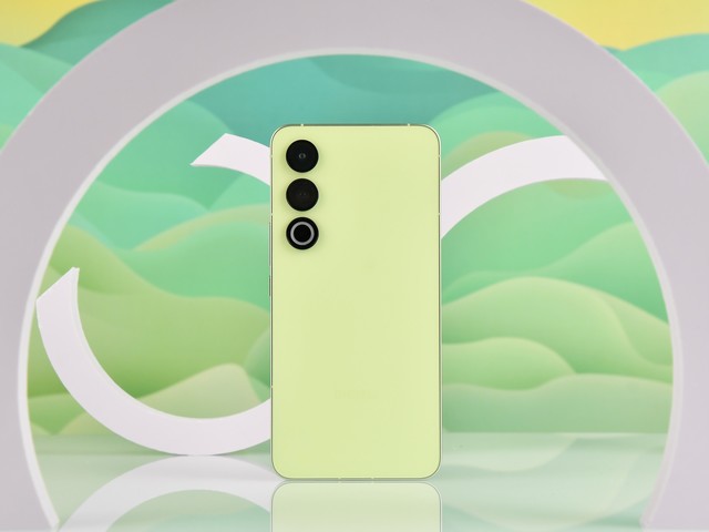 魅族21全面评测 超窄边框挑战行业“最美直屏”