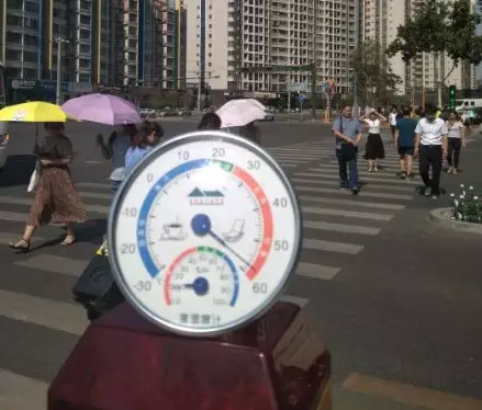 西安大部已超40度! 记者实测:钟楼地表温度破60度