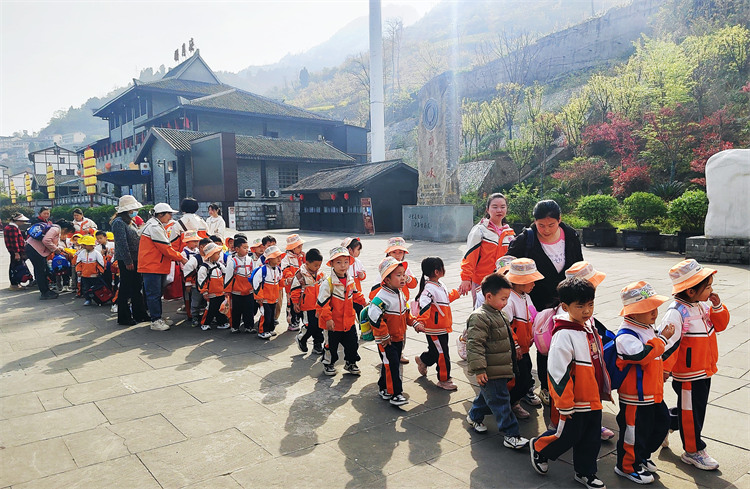 参加研学活动的小朋友。张敏供图