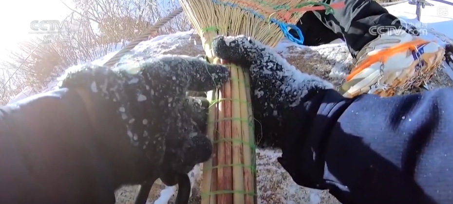 华山之巅扫雪人