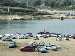 柳州这个古镇焕发新采 江边亲水露营持续火热