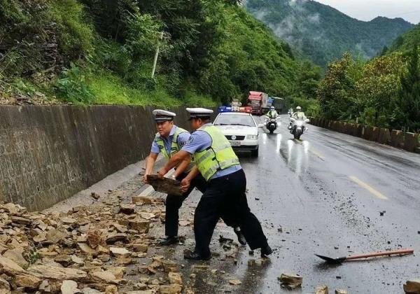雨雨雨雨雨还在持续,宝鸡局部地区还有大雨或暴雨,出行请注意安全!