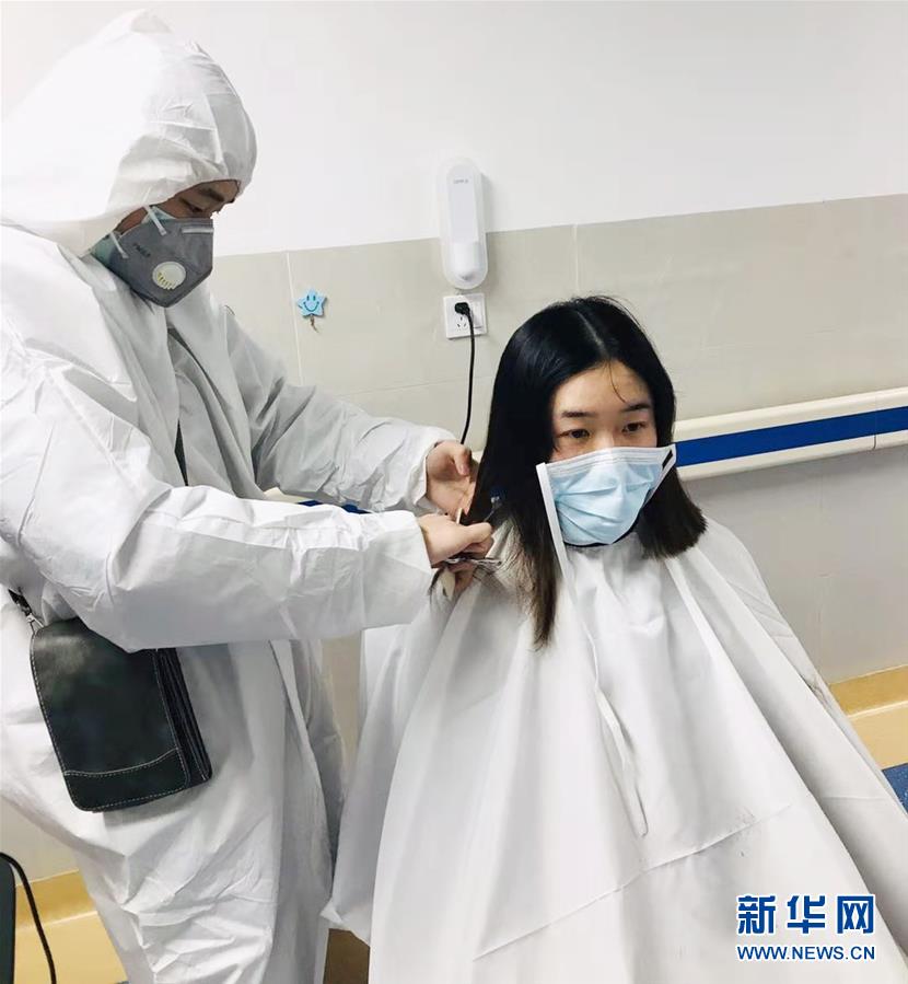 (新华全媒头条·图文互动)(5)英雄的城市,英雄的人民——写在武汉疫情防控胶着对垒的关键时刻