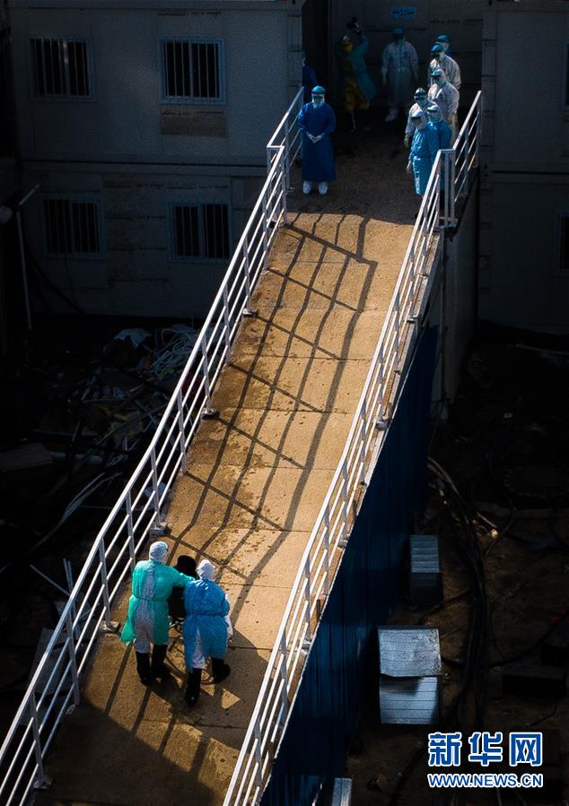 (新华全媒头条·图文互动)(14)英雄的城市,英雄的人民——写在武汉疫情防控胶着对垒的关键时刻